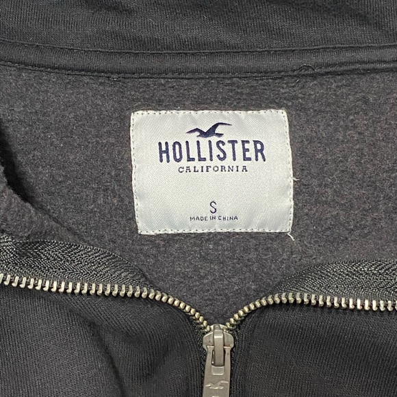 Hollister Oversized Half-Zip Icon Sweatshirt - Picture 4 of 4